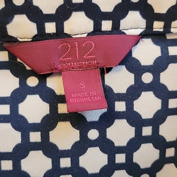 Navy and white patterned blouse size small - Picture 2 of 4